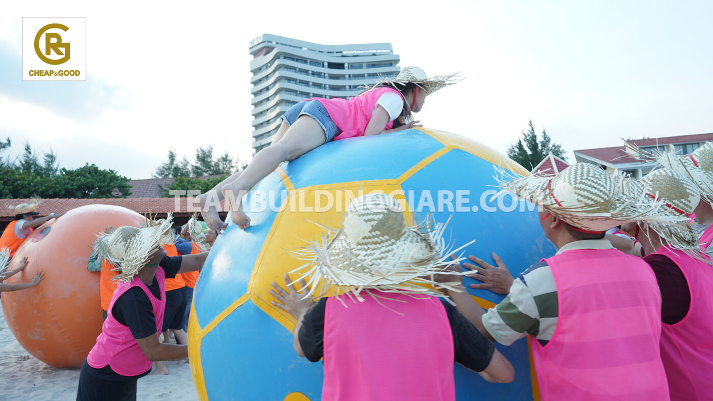 TRÒ CHƠI BÓNG KHỔNG LỒ - Danh sách trò chơi team building, tổ chức team building games giá rẻ, team building tiết kiệm