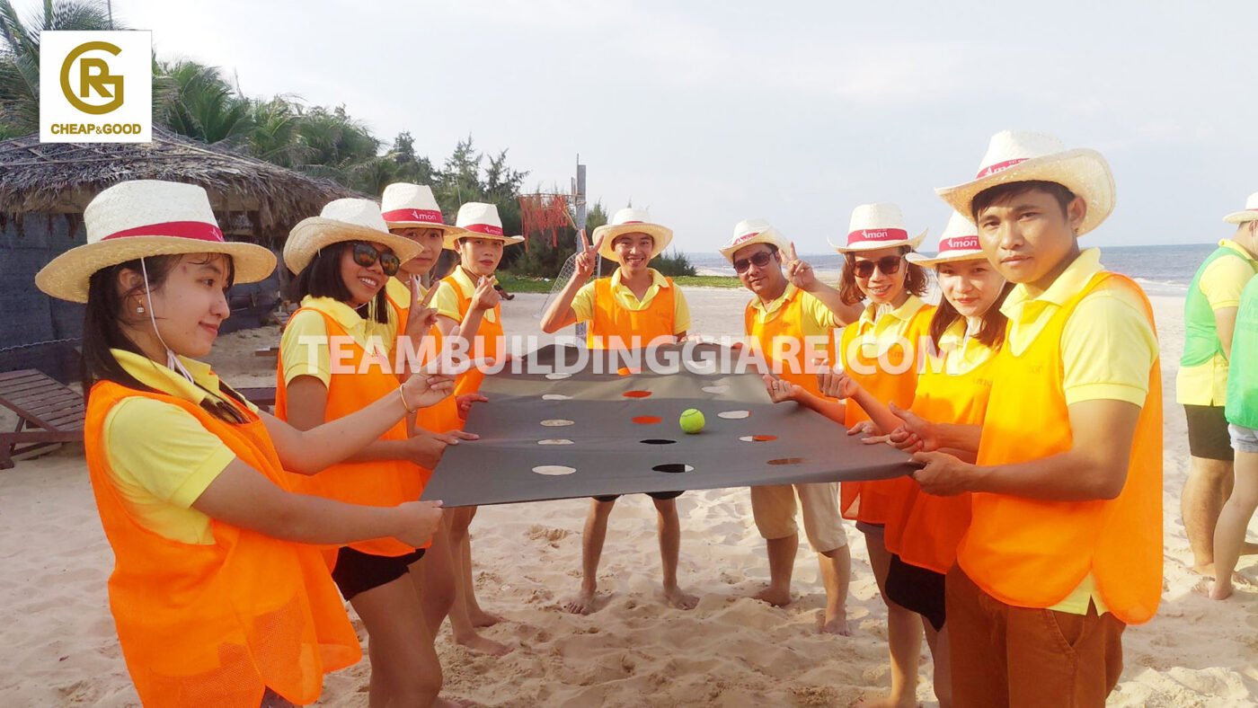 TRÒ CHƠI CHUYỀN BÓNG BẰNG THẢM ĐỤC LỖ - Danh Sách Trò Chơi Team Building